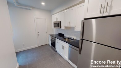 120 Sutherland Rd, Unit 2 BED 1 BATH Hardwood in Boston, MA - Building Photo - Building Photo