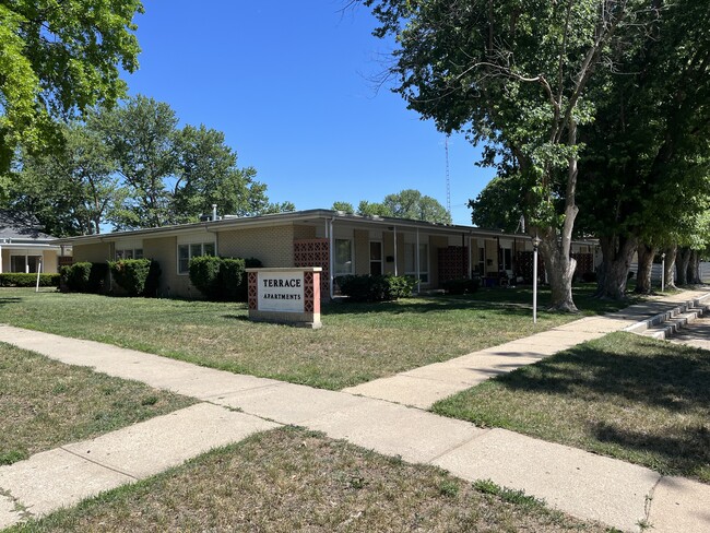 915 Lincoln Ave in Hebron, NE - Building Photo - Building Photo