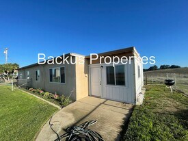 333 Espinosa Rd in Salinas, CA - Building Photo