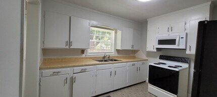 3008 Peebles Dr in Greensboro, NC - Building Photo - Building Photo