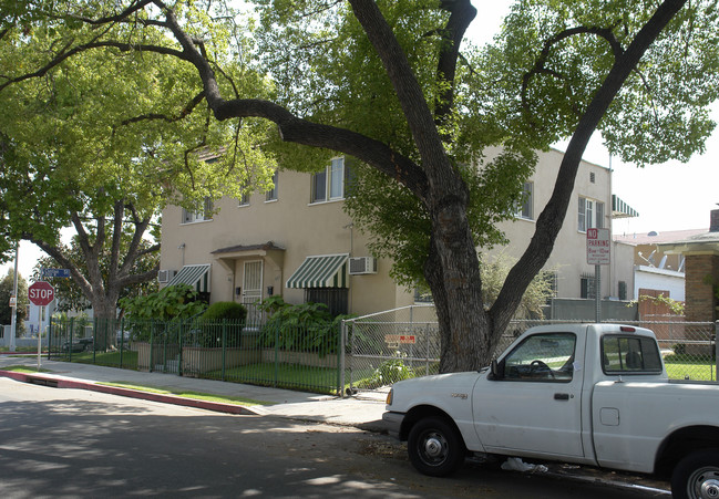 601 Manhattan Pl in Los Angeles, CA - Building Photo - Building Photo