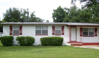 8243 Hewitt St in Jacksonville, FL - Building Photo