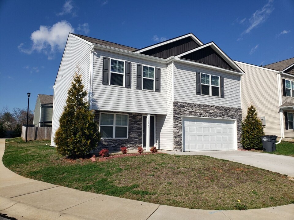 1104 Tay Sta in Kingsport, TN - Building Photo