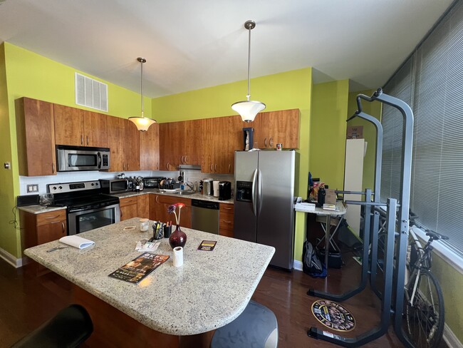 1100 S Broad St, Unit 505B in Philadelphia, PA - Foto de edificio - Building Photo