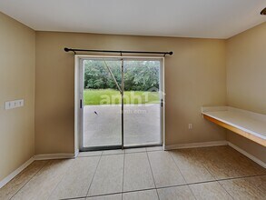 30500 Birdhouse Dr in Wesley Chapel, FL - Foto de edificio - Building Photo