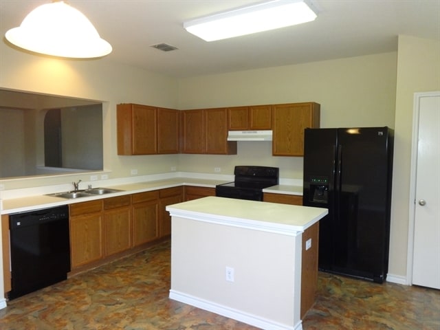 820 Bee Creek Ln in Fort Worth, TX - Foto de edificio - Building Photo