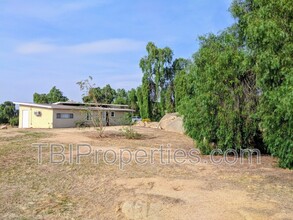 936 Bradley St in Riverside, CA - Building Photo - Building Photo
