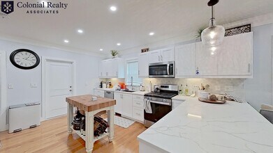 30 Woodrow Ave in Newton, MA - Building Photo - Building Photo