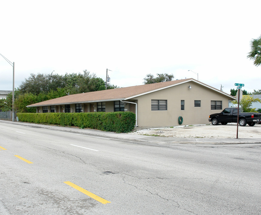 6201 Taft St in Hollywood, FL - Building Photo