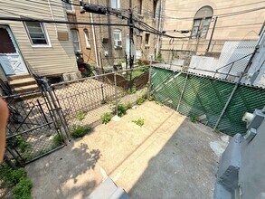 1520 S Myrtlewood St in Philadelphia, PA - Building Photo - Building Photo