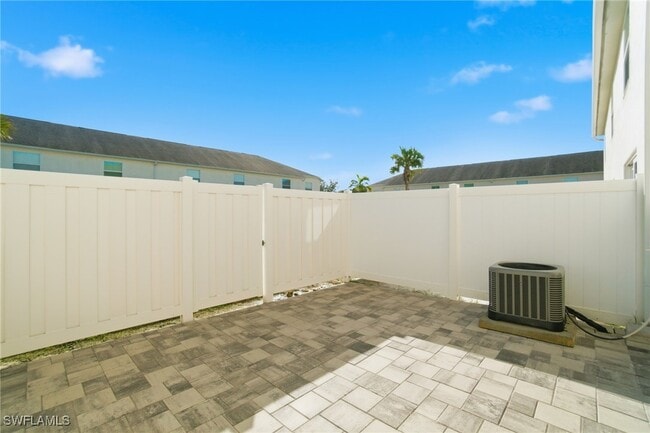 property at 3009 Palmetto Oak Dr