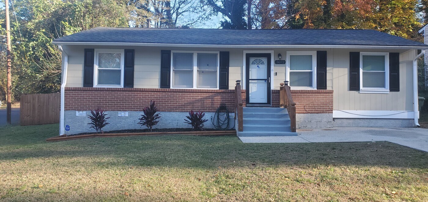 3072 Lone Oak Ave SW in Atlanta, GA - Foto de edificio