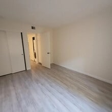 18427 Vincennes St in Los Angeles, CA - Building Photo - Building Photo