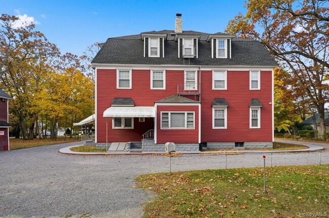 221 Lake Ave S in Nesconset, NY - Building Photo - Building Photo