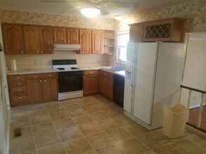 9806 Mary Dell Ln in Louisville, KY - Building Photo - Building Photo