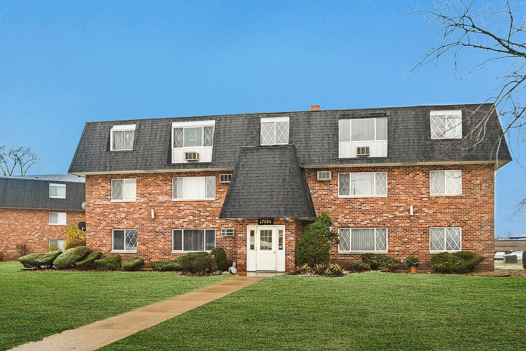 17204 71st Ave in Tinley Park, IL - Building Photo