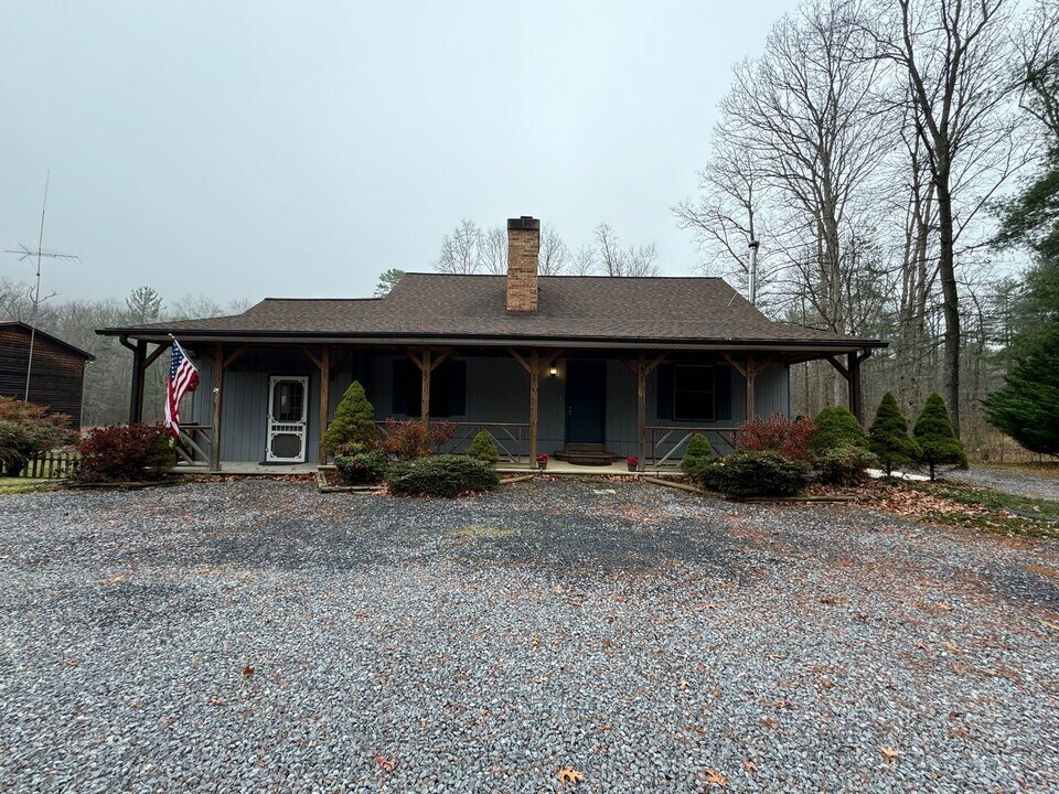 9871 Briery Branch Rd in Dayton, VA - Building Photo