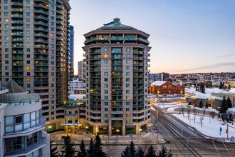 Discovery Pointe in Calgary, AB - Building Photo - Building Photo