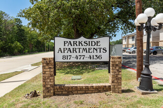 Parkside Apartments in Mansfield, TX - Building Photo - Building Photo