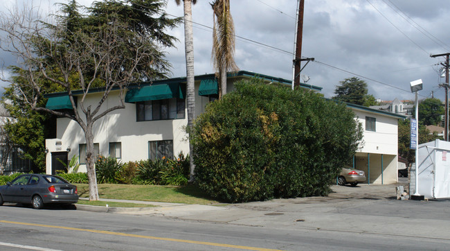 1360 Roxbury Dr in Los Angeles, CA - Building Photo - Building Photo