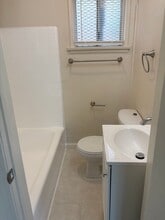 242 E Del Amo Blvd in Long Beach, CA - Building Photo - Building Photo