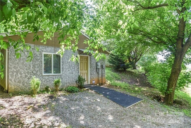 543 College St in Asheville, NC - Building Photo - Building Photo