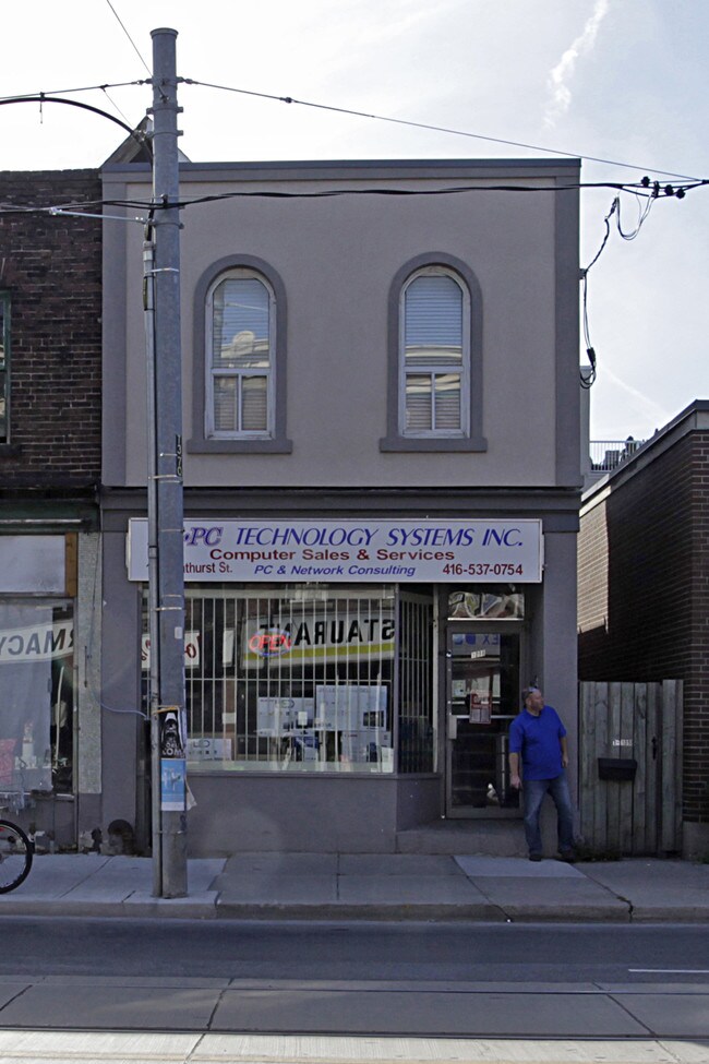 1098 Bathurst Street