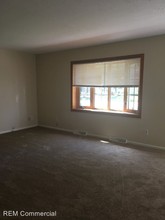 3351 Hiwood Ave in Stow, OH - Building Photo - Building Photo