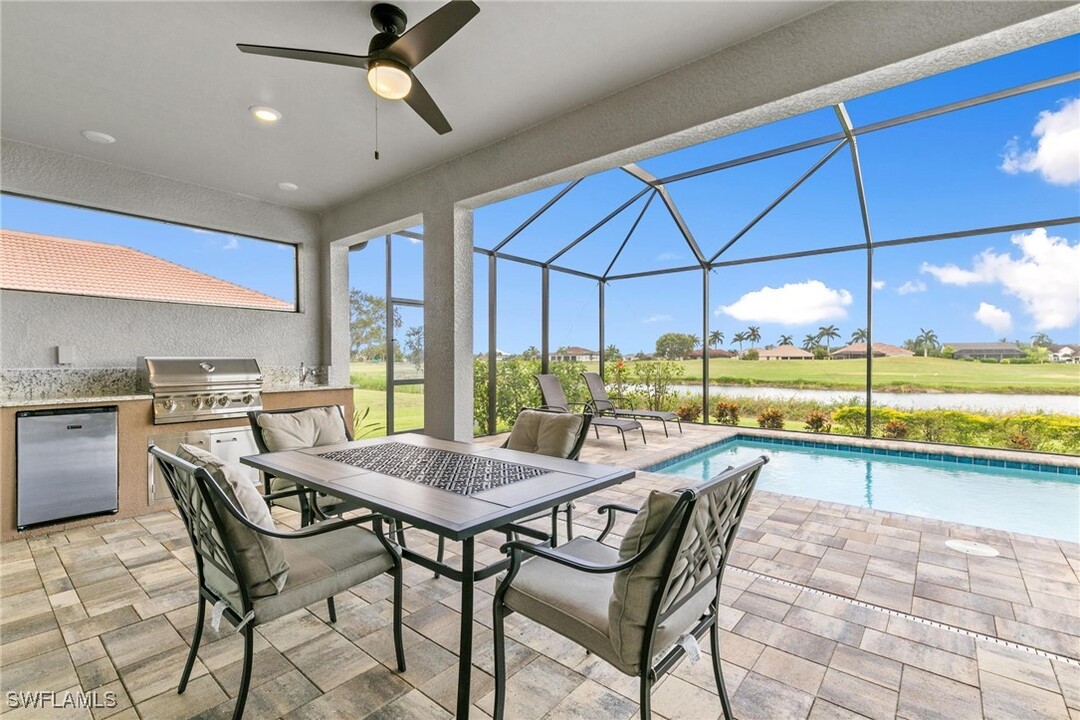 18006 Sandtrap Dr in Naples, FL - Building Photo