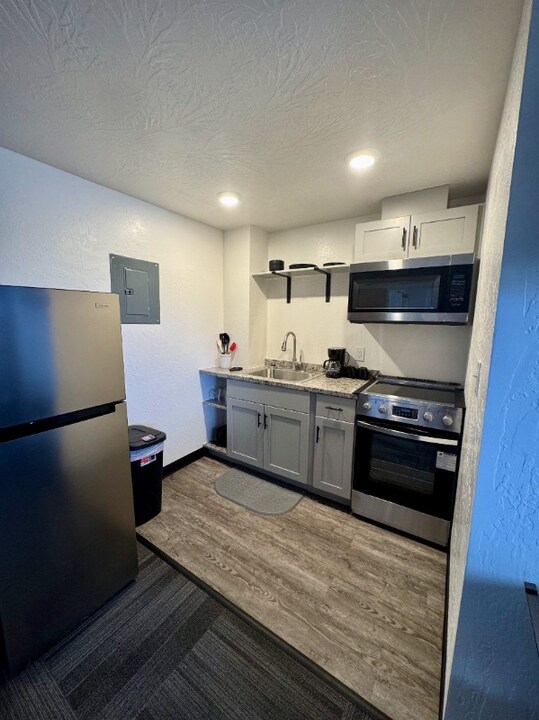 316 E Flaming Gorge Way in Green River, WY - Building Photo