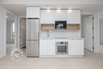 280 Meeker Ave, Unit 806 in Brooklyn, NY - Building Photo - Building Photo