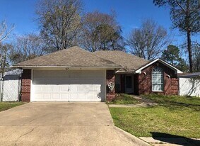 307 Whispering Pines Dr in New Boston, TX - Building Photo