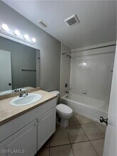 303 SW 3rd Pl in Cape Coral, FL - Foto de edificio - Building Photo