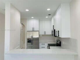 7050 NW 177th St in Hialeah, FL - Building Photo