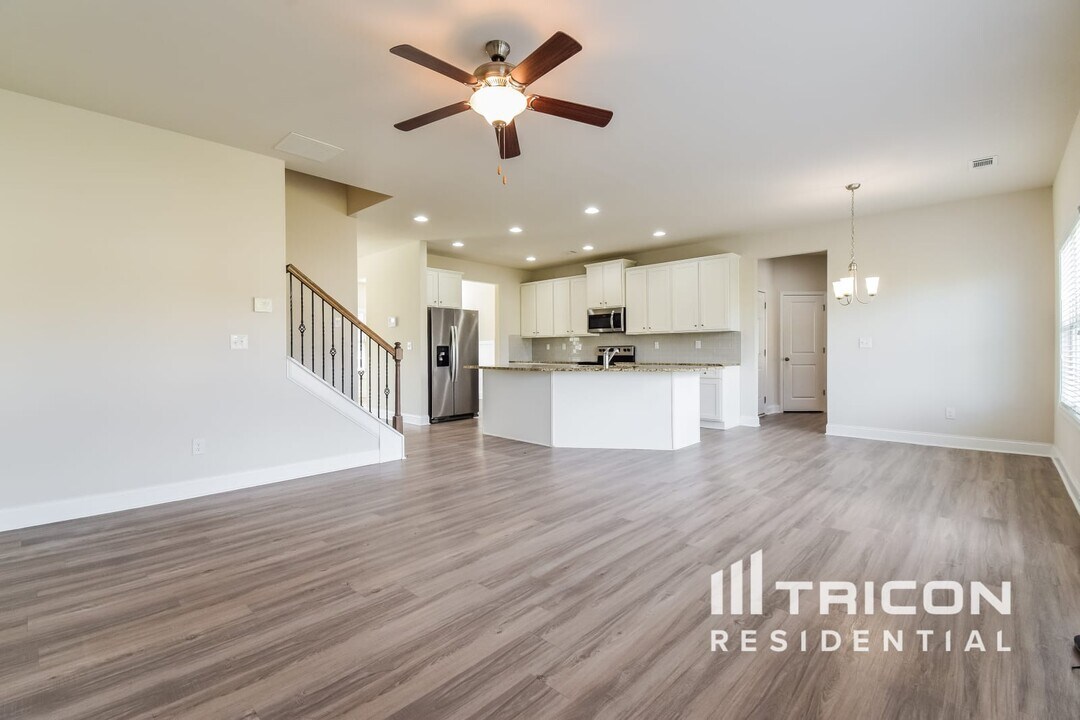4202 Bella View Dr in Snellville, GA - Building Photo