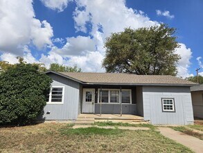 5614 Avenue A in Lubbock, TX - Foto de edificio - Building Photo