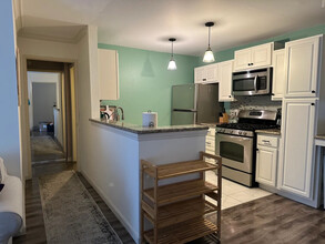 365 Burchett St, Unit 102 in Glendale, CA - Building Photo - Building Photo