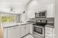 8829 Sea Island Way in Tampa, FL - Foto de edificio - Building Photo