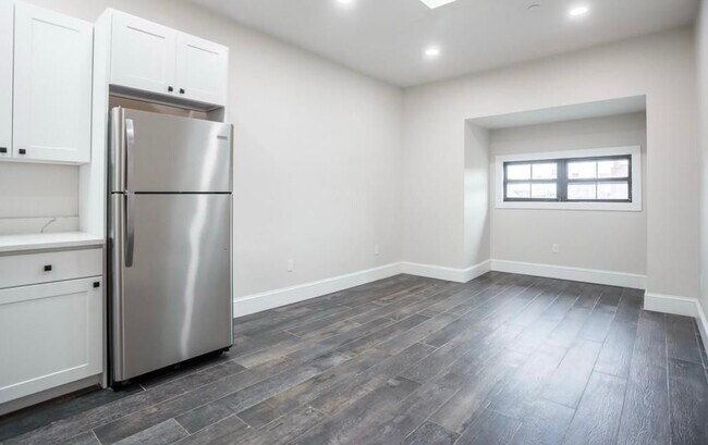 604 Massachusetts Ave, Unit 2 in Boston, MA - Foto de edificio - Building Photo