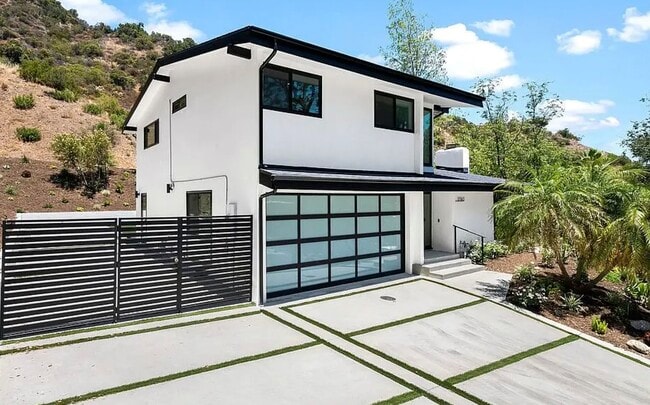 17163 Clemons Dr in Encino, CA - Building Photo - Building Photo