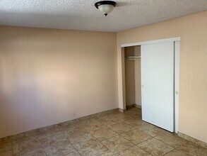 11644 Bellflower Blvd, Unit C in Downey, CA - Building Photo - Building Photo