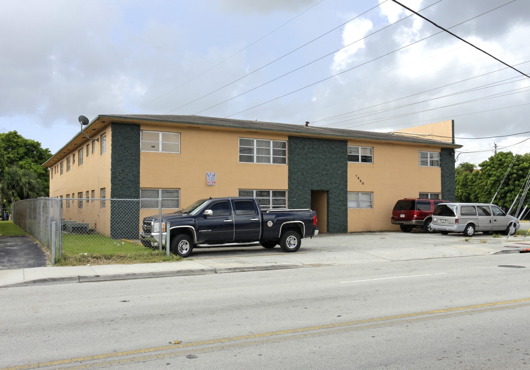 1500 W 29th St in Hialeah, FL - Building Photo