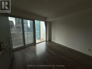 100 Harbour St in Toronto, ON - Building Photo - Building Photo