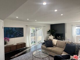 451 S Barrington Ave in Los Angeles, CA - Building Photo