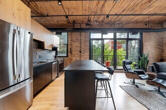1670 N Claremont Ave in Chicago, IL - Building Photo - Building Photo