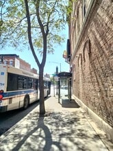 2000-2002 W Chicago Ave in Chicago, IL - Building Photo - Building Photo