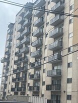 Mayview Towers in Ottawa, ON - Building Photo