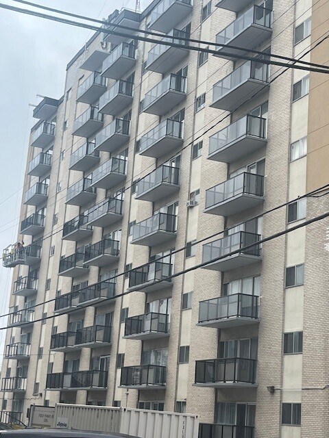 Mayview Towers in Ottawa, ON - Building Photo
