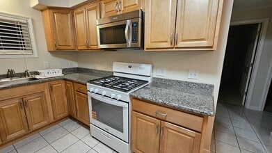 667 Indian Church Rd, Unit APT 3 in Buffalo, NY - Foto de edificio - Building Photo