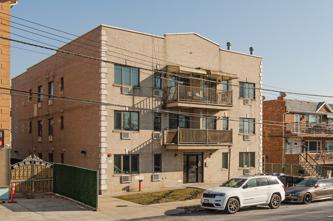 115 Dahlgren in Brooklyn, NY - Foto de edificio - Building Photo